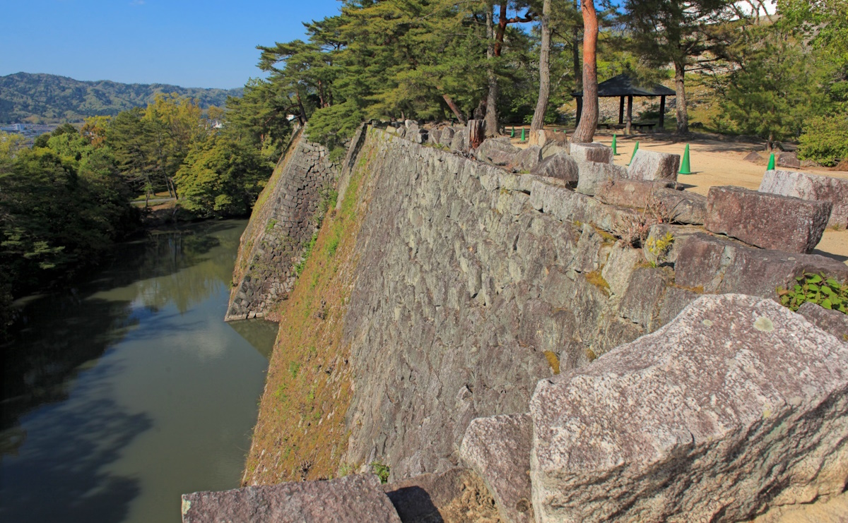 伊賀上野城のシンボルである高石垣