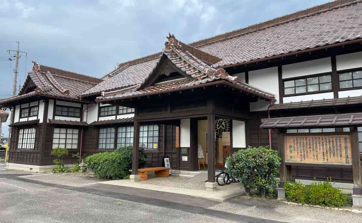 益田市立歴史文化交流館「れきしーな」