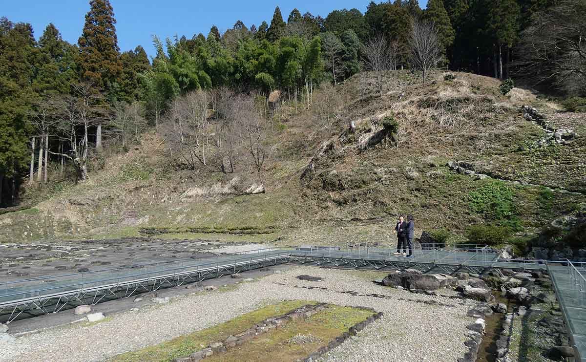 「信長軍が焼き討ちを行った一乗谷がこのような山間の空間であることに驚きました。撮影前に訪れていれば、もう少し違った勝家を出せたかもしれませんね」(山口さん)