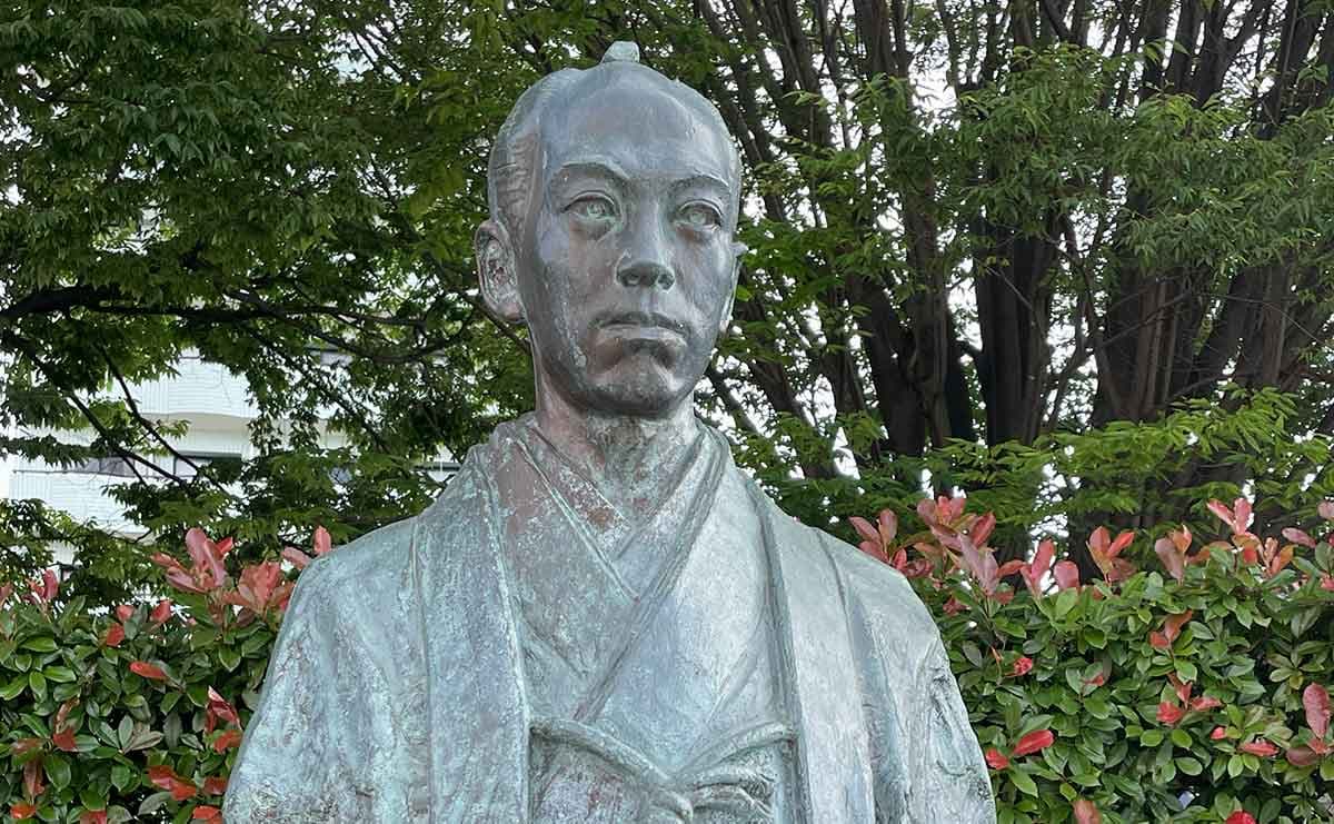 横須賀・ヴェルニー公園の小栗上野介忠順像