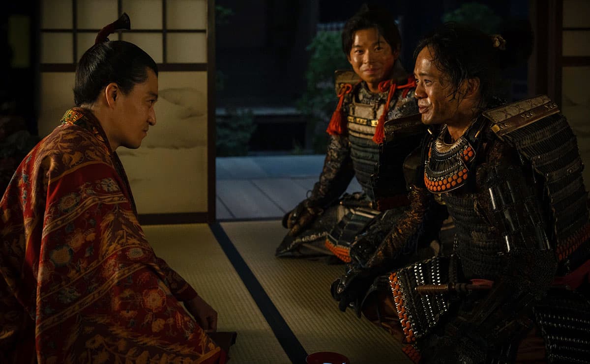 大河ドラマ『豊臣兄弟!』で織田信長を演じる小栗旬さん(左)と豊臣秀長役の仲野太賀さん(中央)、豊臣秀吉役の池松壮亮さん(右)(写真提供:NHK)