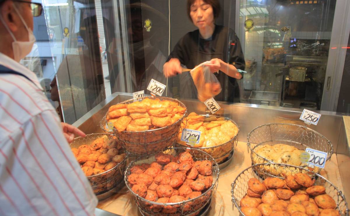 尼崎桝千の店頭に並ぶ天ぷら