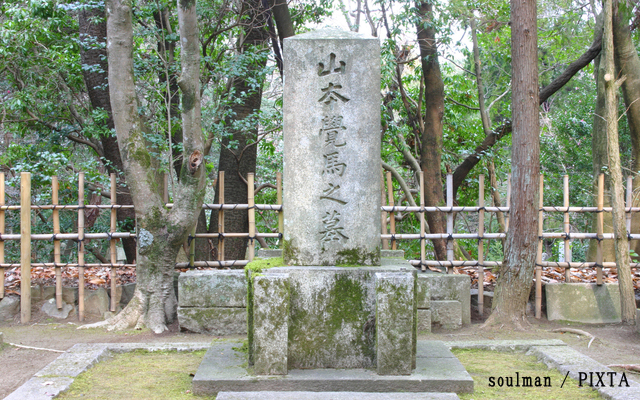 山本覚馬の墓