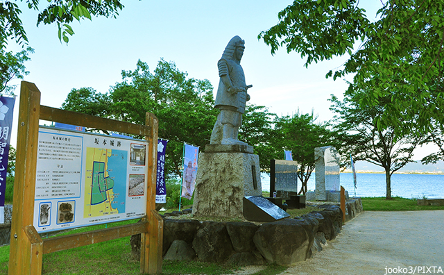 琵琶湖のほとりにある現在の坂本城址（滋賀県大津市）