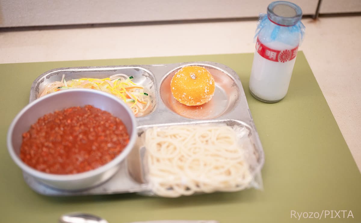 コッペパンにソフト麺...日本の給食の歩みをさぐる